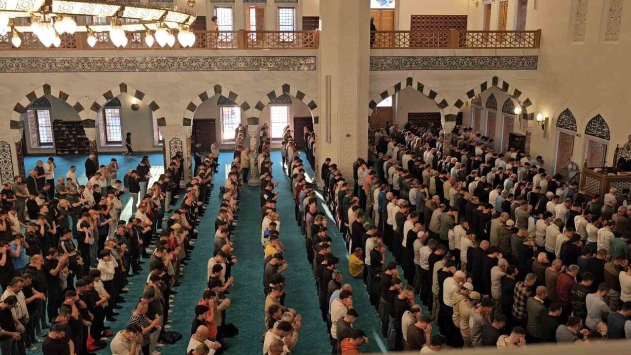 Zonguldak’ta bayram namazı kılındı