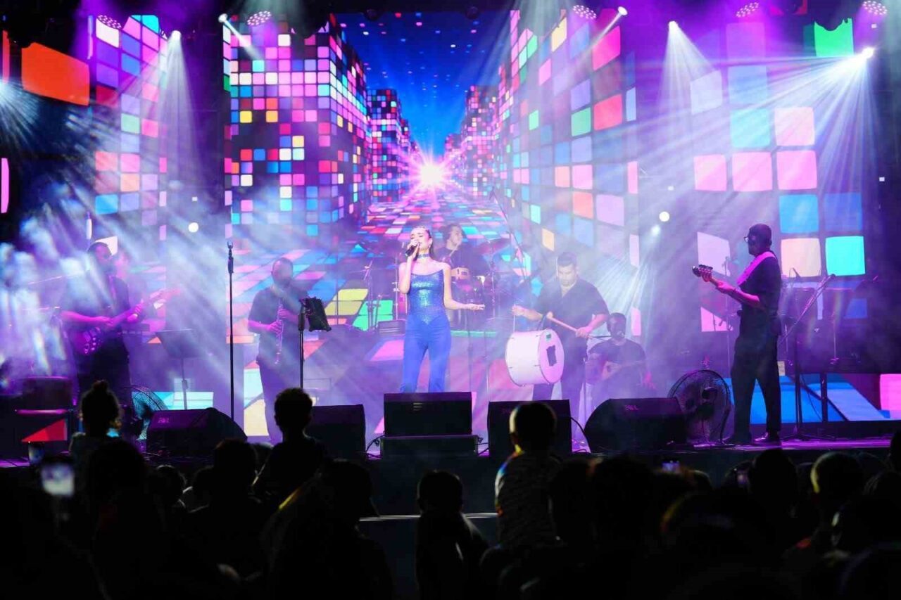 33.Uluslararası Akçaabat Müzik ve Halk Oyunları Festivali’nde unutulmaz akşam