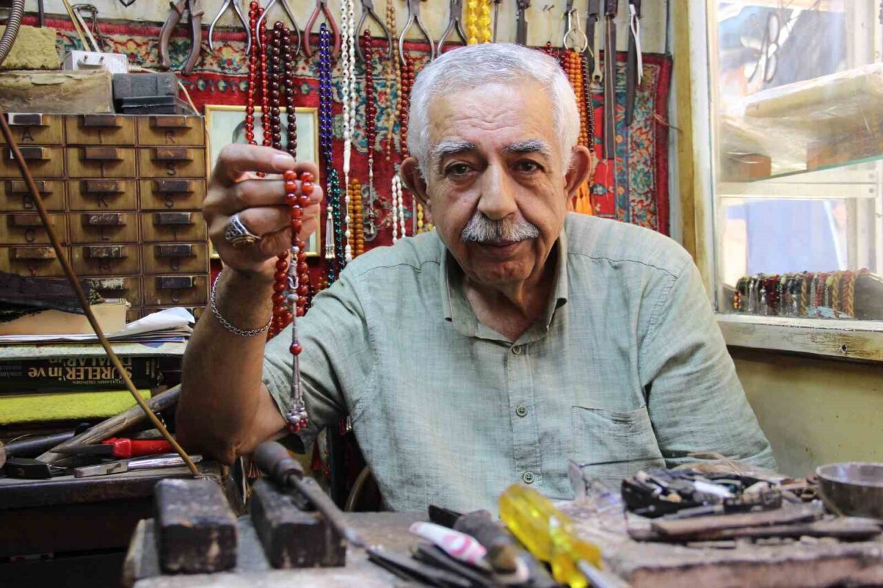 57 senedir gümüşü sanata dönüştürüyor: En büyük korkusu dükkanının kapanması