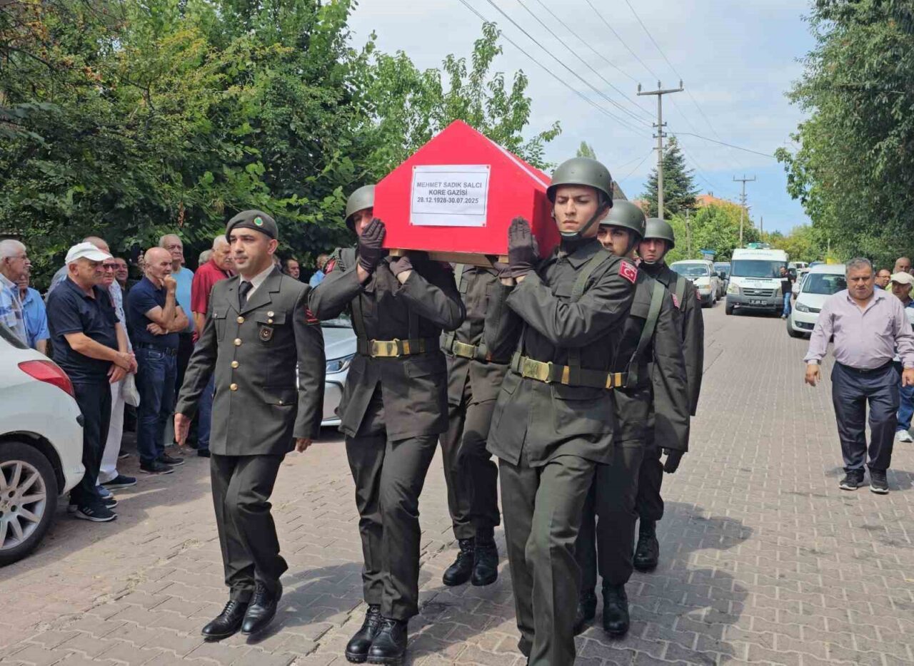 97 yaşında hayatını kaybeden Kore gazisi son yolculuğuna uğurlandı