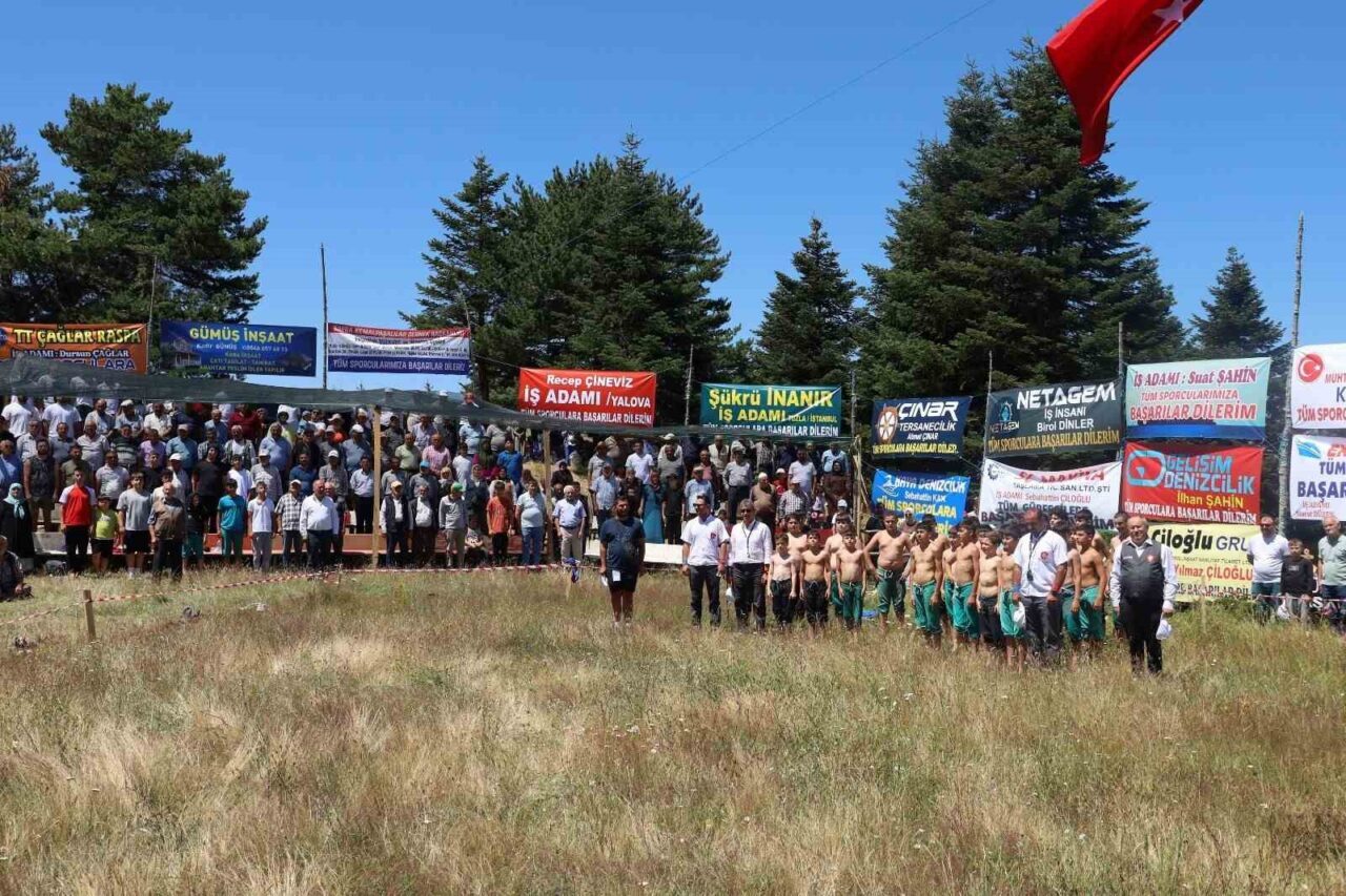 Alaçam’daki şenlikte Başpehlivan Resul Güne orman şehitleri adına güreşti