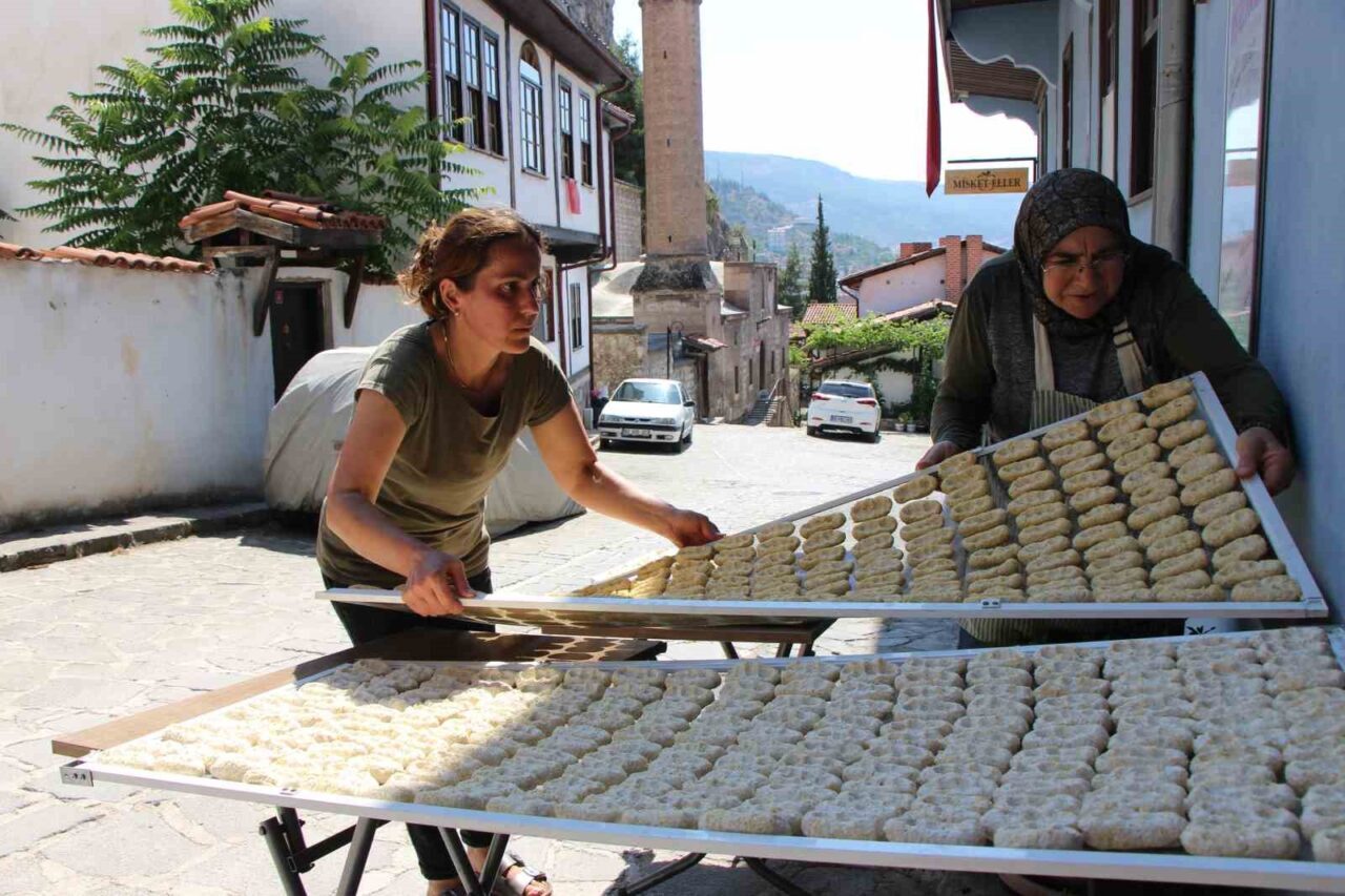 Amasya’da tescilli ‘sıkma tarhana’ sezonu başladı