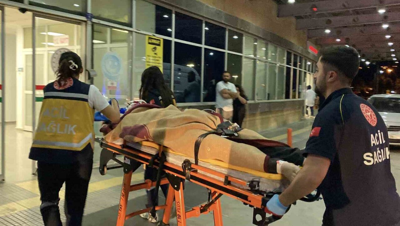 Araç içinde tabanca ateş aldı, bir kişi ağır yaralandı... O anlar kamerada