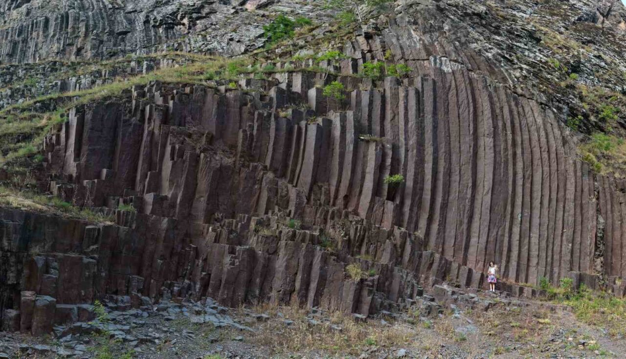 Artvin’deki bazalt kayalıkları ziyaretçi akınına uğruyor