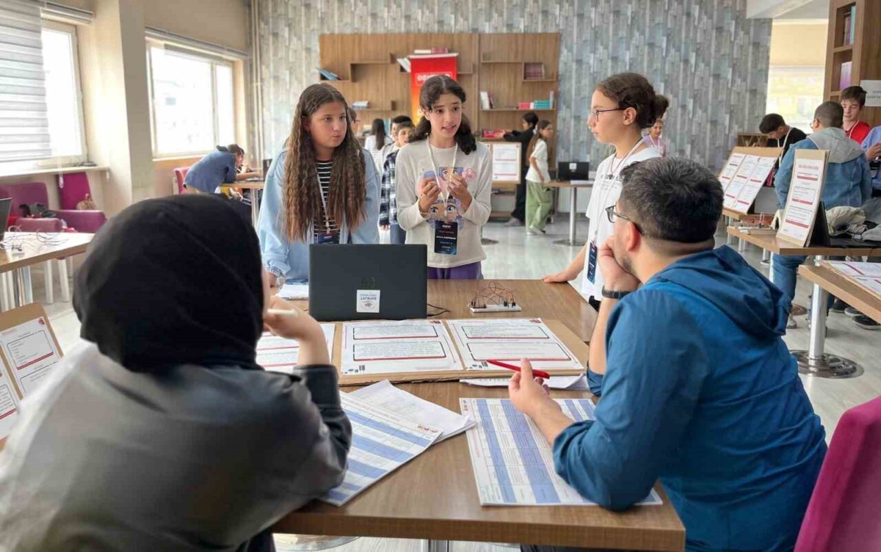 Bayburt Deneyap Atölyesi öğrencileri projelerini sergiledi