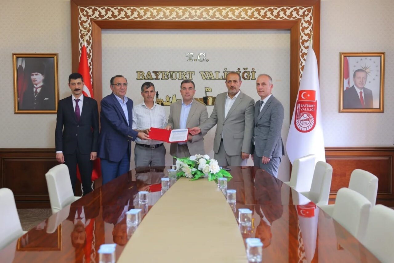 Bayburt’ta 300 milyon liralık tarım yatırımında imzalar atıldı