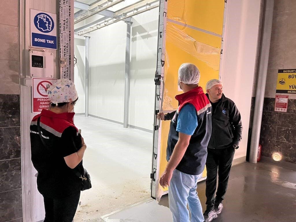 Bayburt’ta belediyeye ait mezbaha denetlendi