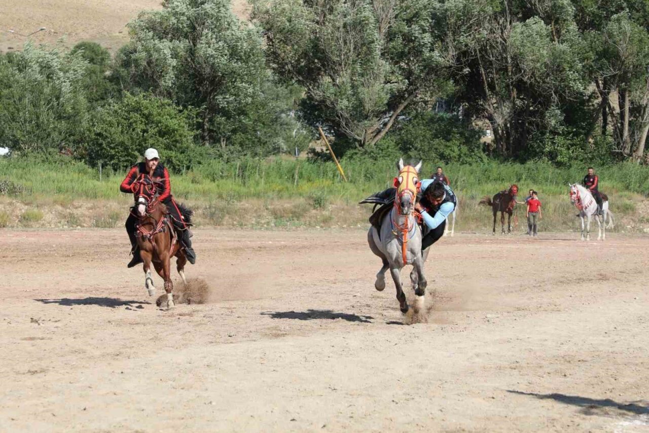 Bayburt’ta ’Dede Korkut Cirit Müsabakası’ düzenlendi