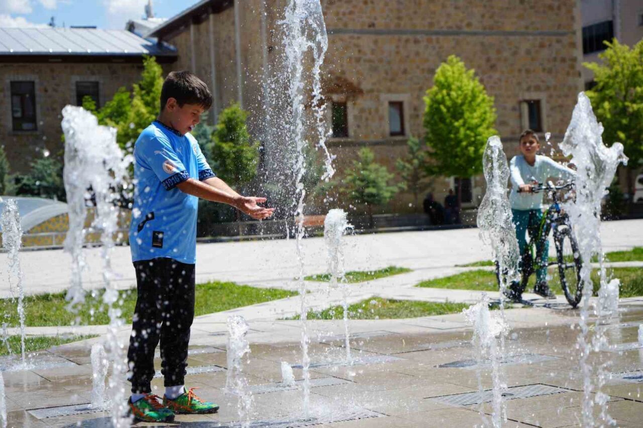 Bayburt’ta hafta sonu kavurucu sıcaklar yeni haftada sağanak yağış etkili olacak