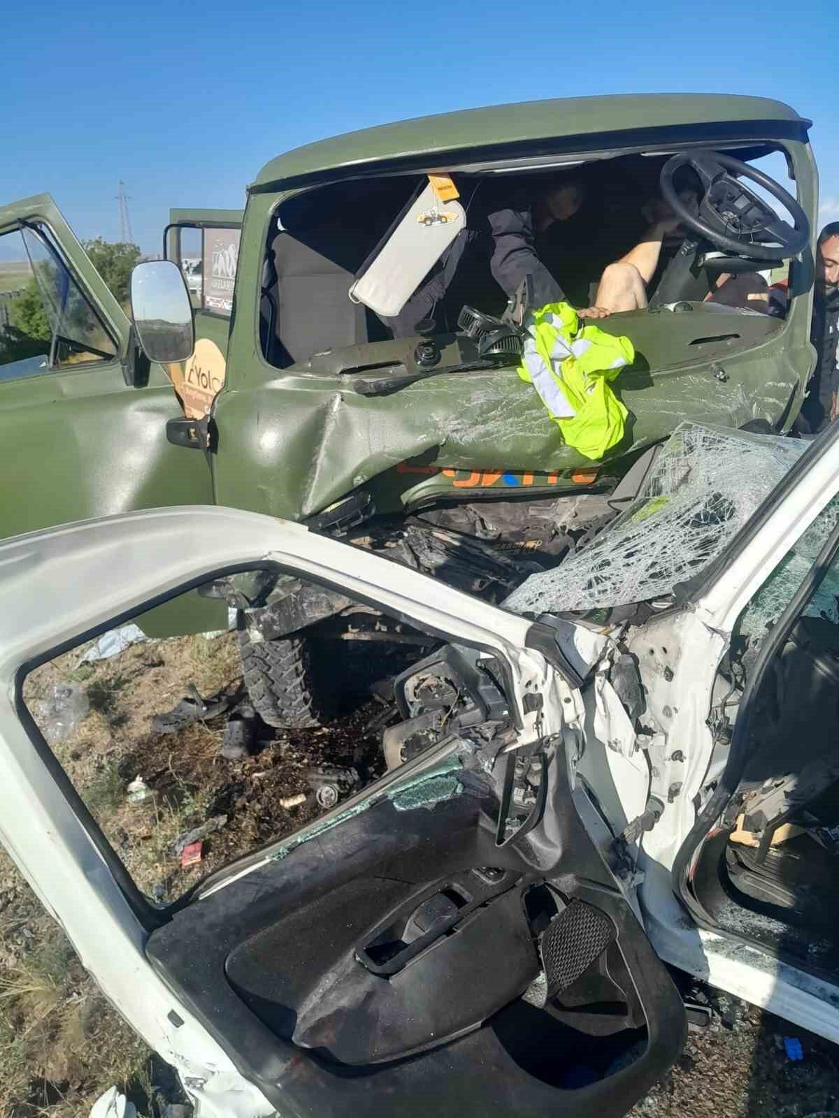 Bayburt’ta trafik kazası: 2 ölü, 6 yaralı