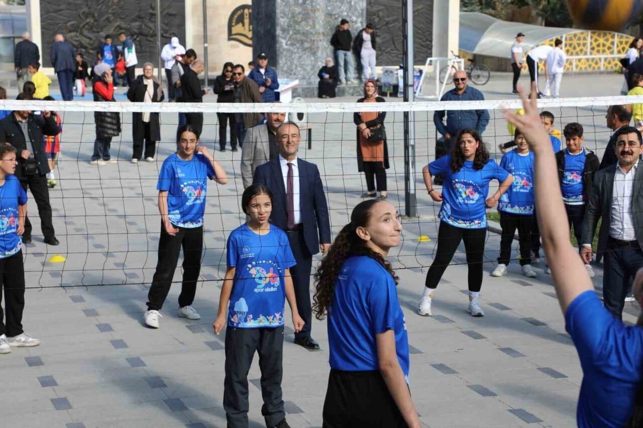 Bayburt’ta Yaz Spor Okulları’nın açılışı yapıldı