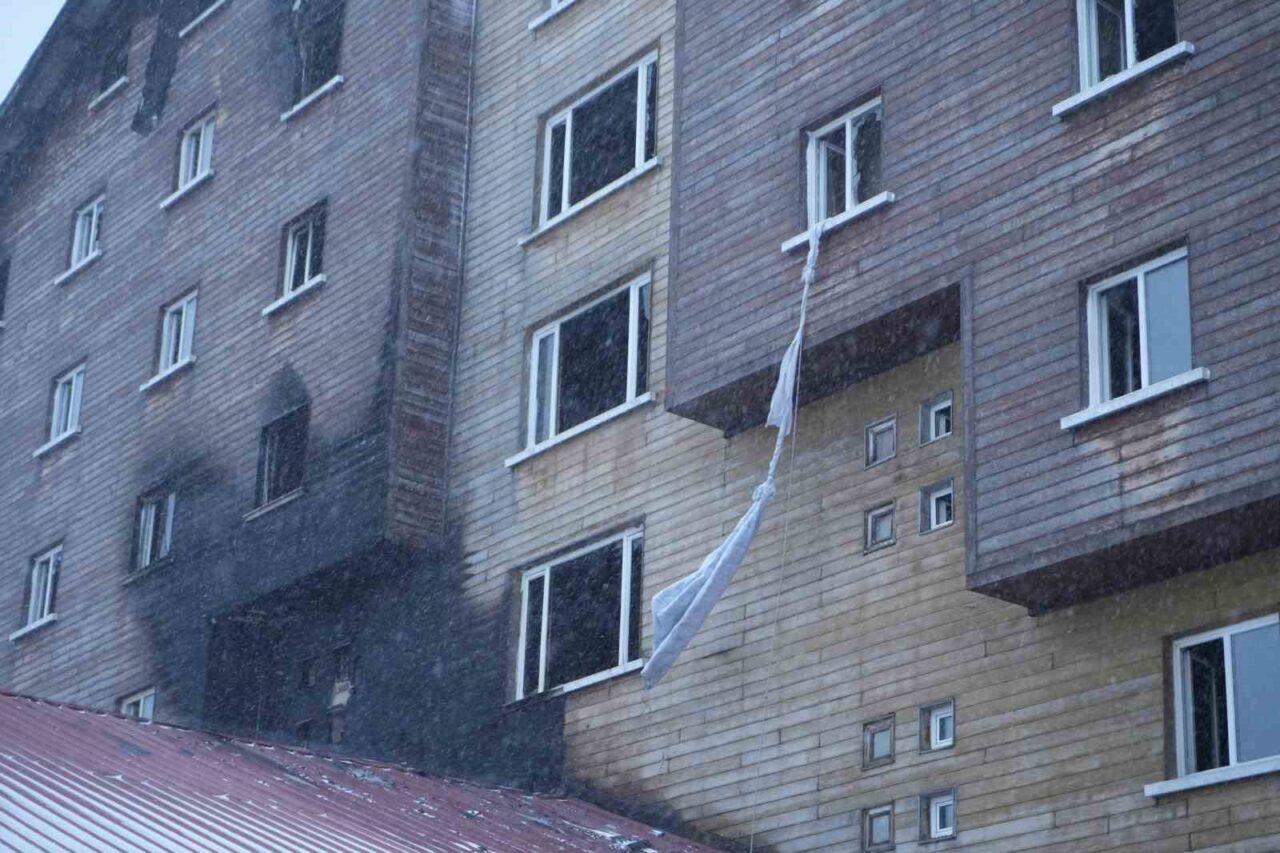 Bolu’daki otel yangınına ilişkin çarpıcı iddia: "Sedat Gülener ve 1 kişi itfaiyeye girip evrak yakmışlar"