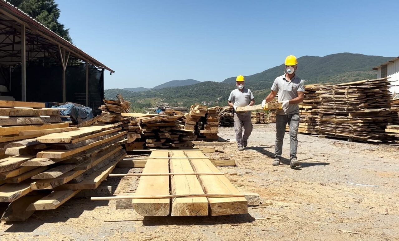 ÇAYBEL’den sokak hayvanlarına bin kulübe