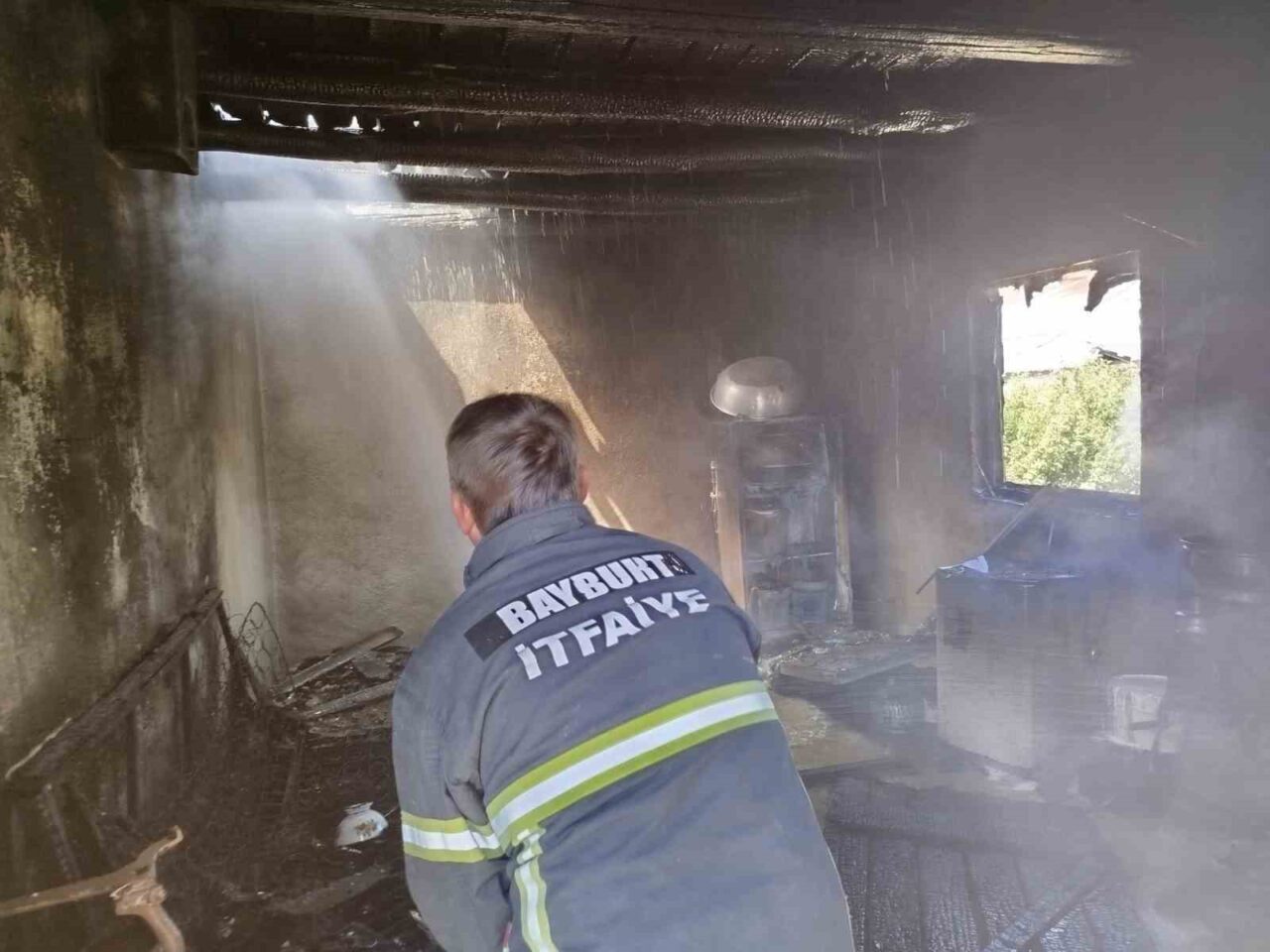 Çiğdemlik köyündeki tandır evinde çıkan yangın söndürüldü