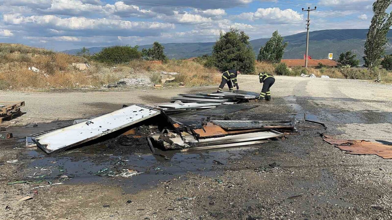 Çöpte çıkan yangın güneş enerjisi panellerine sıçradı