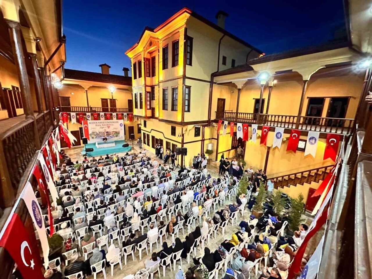 Çorum’da "han sohbetleri"nin konuğu yazar Dr. Ömer Demirbağ oldu