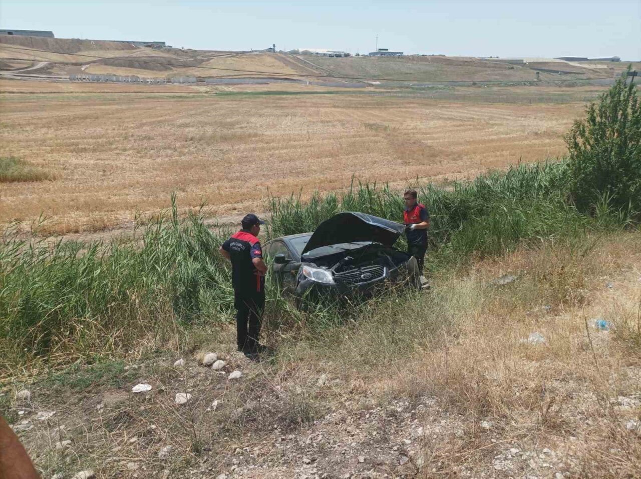 Çorum’da otomobil şarampole uçtu:2 yaralı