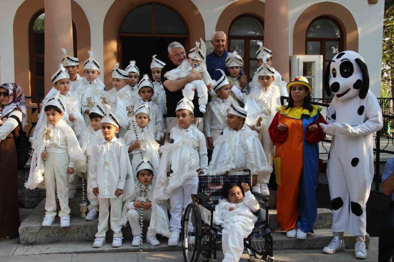 Çorum’da toplu sünnet şöleni renkli görüntülere sahne oldu