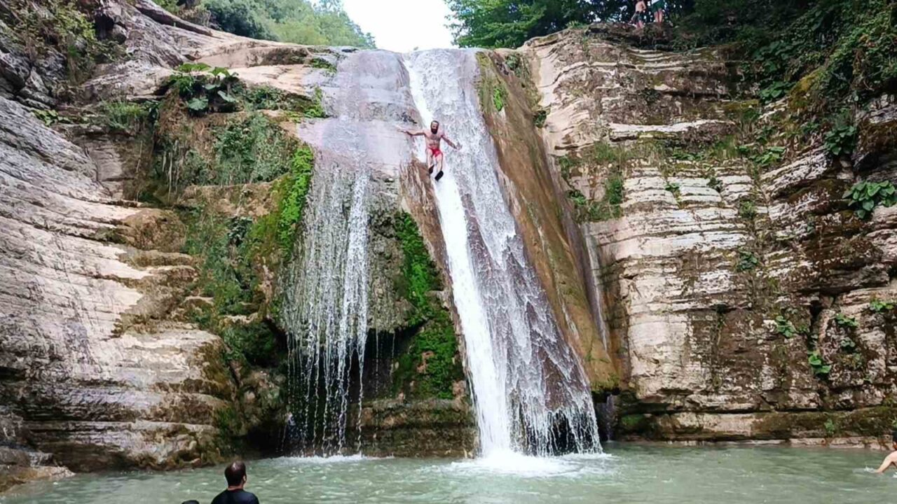 Dağların arasındaki saklı cennette yürekler ağza geldi
