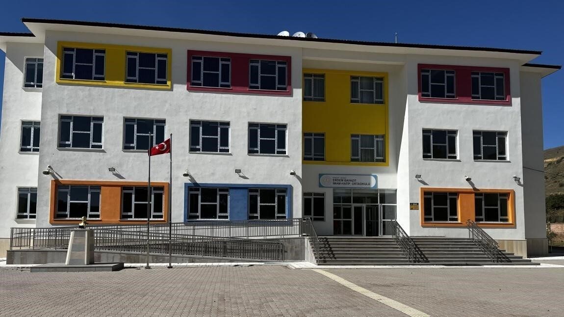 Erdem Beyazıt İmam Hatip Ortaokulunda 12 öğrenci hafızlık eğitimini tamamladı