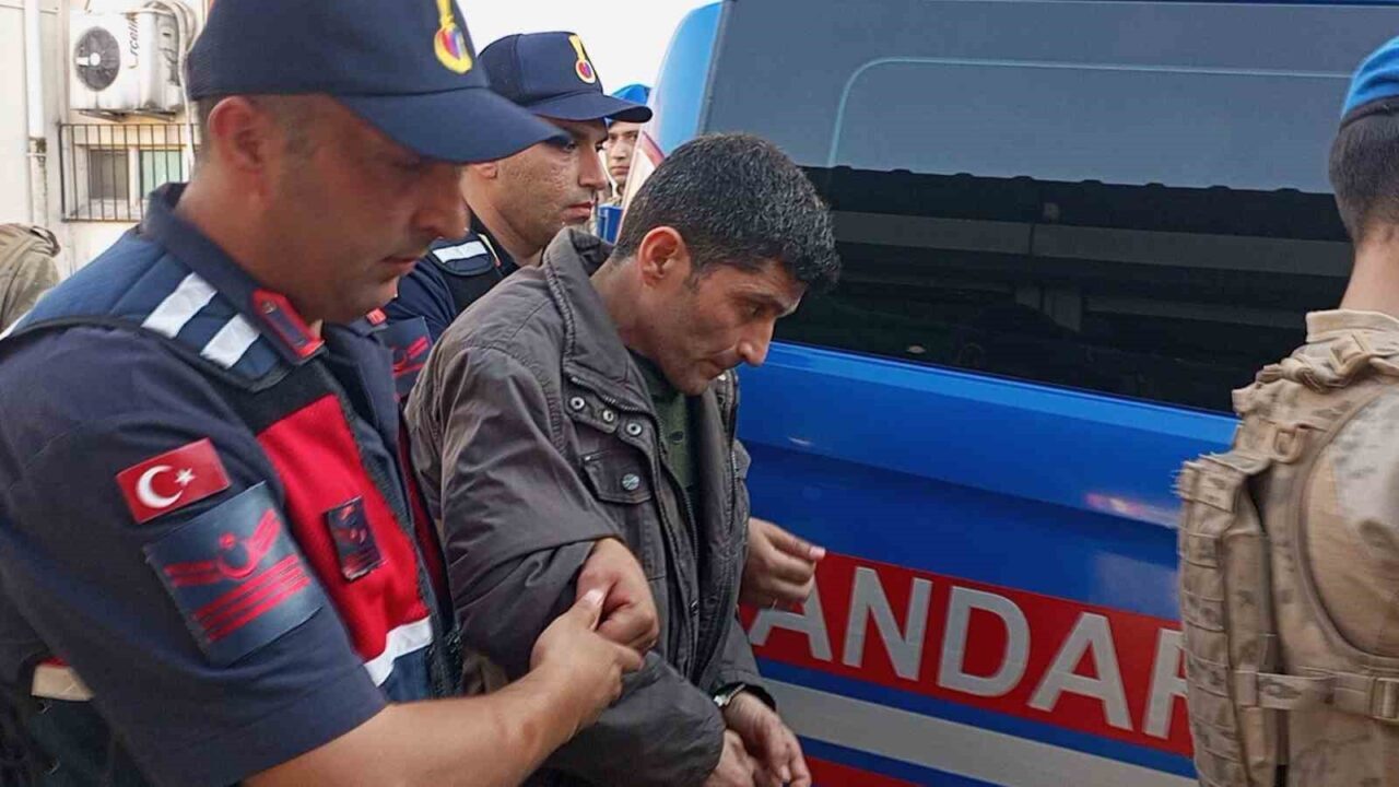 Eşini bıçaklayarak öldüren adam tutuklandı