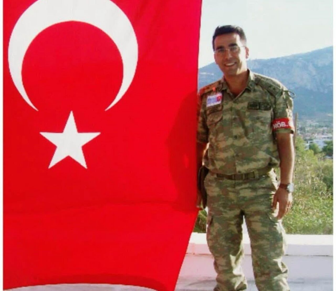 Futbol oynarken kalp krizi geçiren emekli yüzbaşı hayatını kaybetti