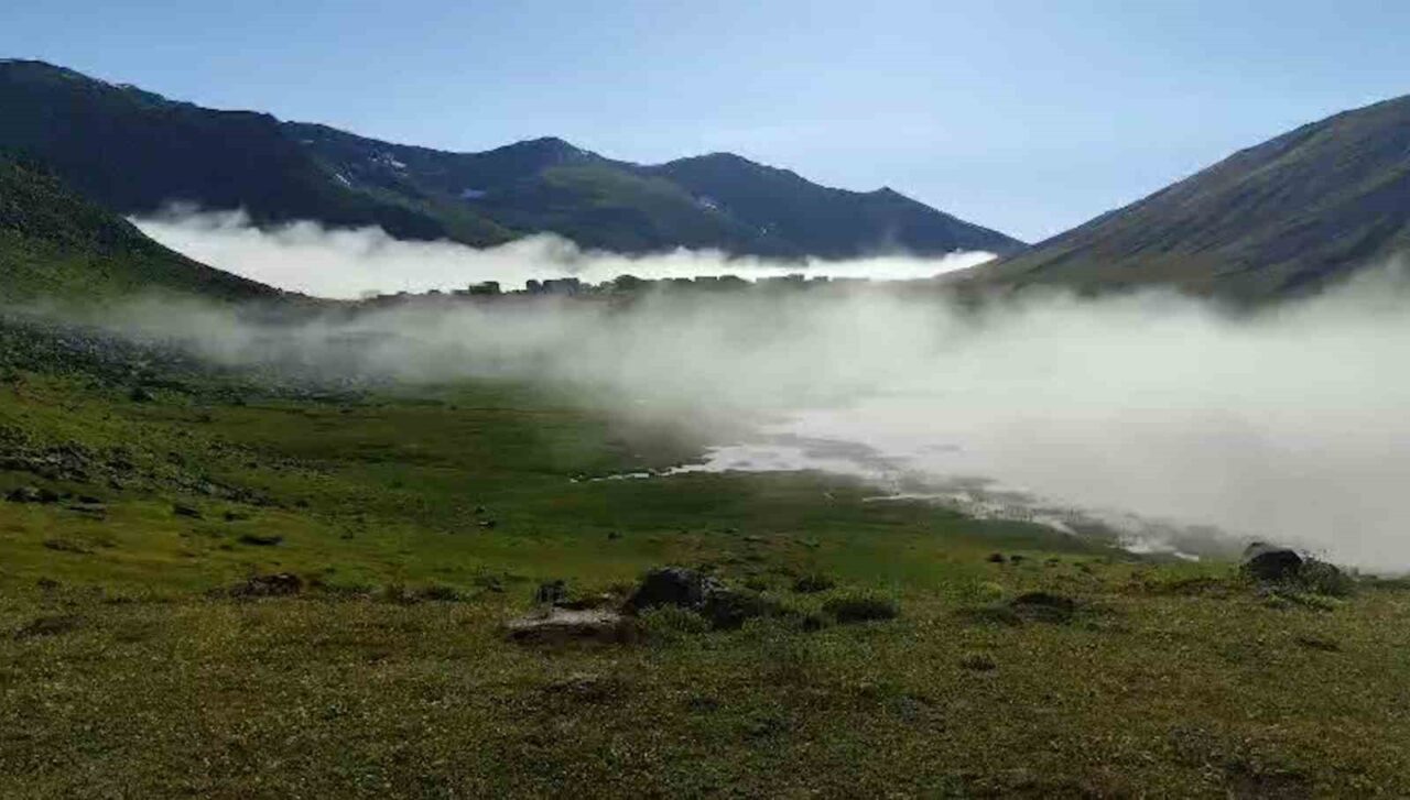 Göldeki yüzen adalar hava durumunu önceden söylüyor