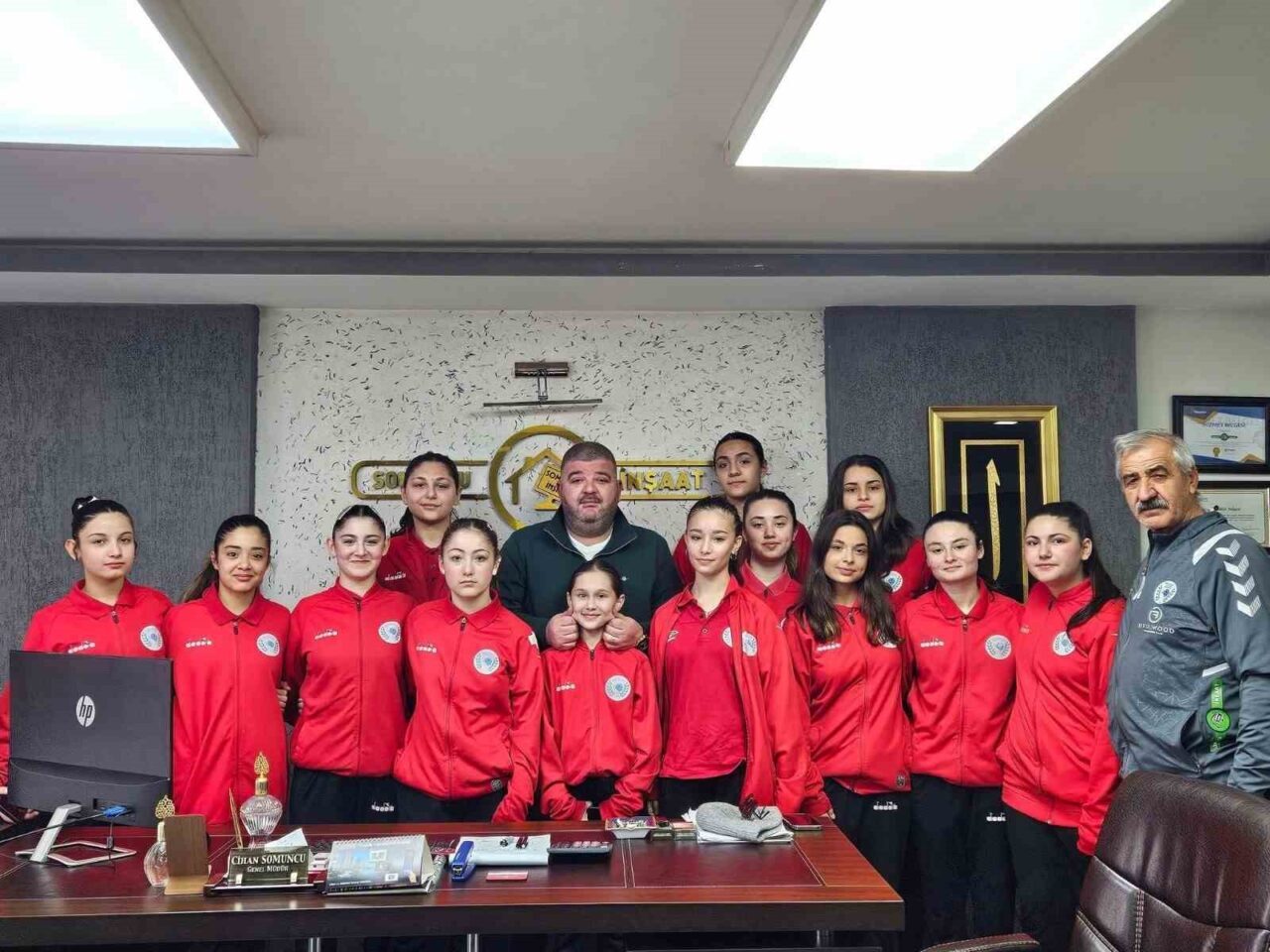 Hentbol Kadınlar Süper Ligi’nde mücadele eden kulüp başkanı istifa etti