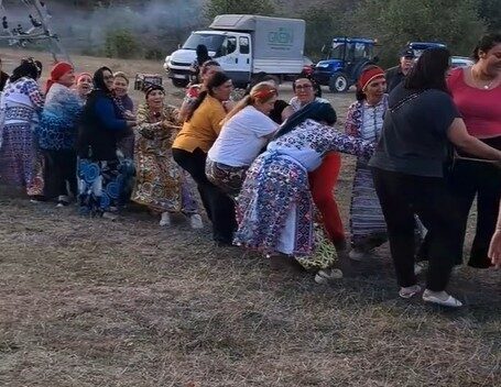 İp çekme yarışmasına Tokatlı kadınlar damga vurdu