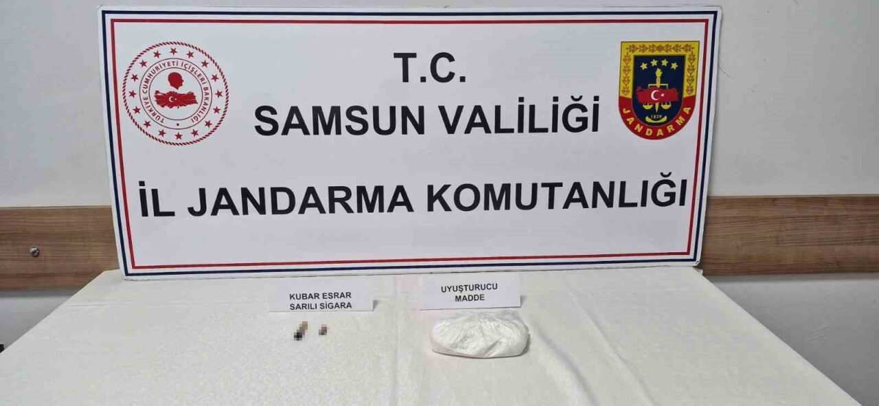 Jandarmanın arama yaptığı araçta uyuşturucu ele geçirildi: 3 gözaltı