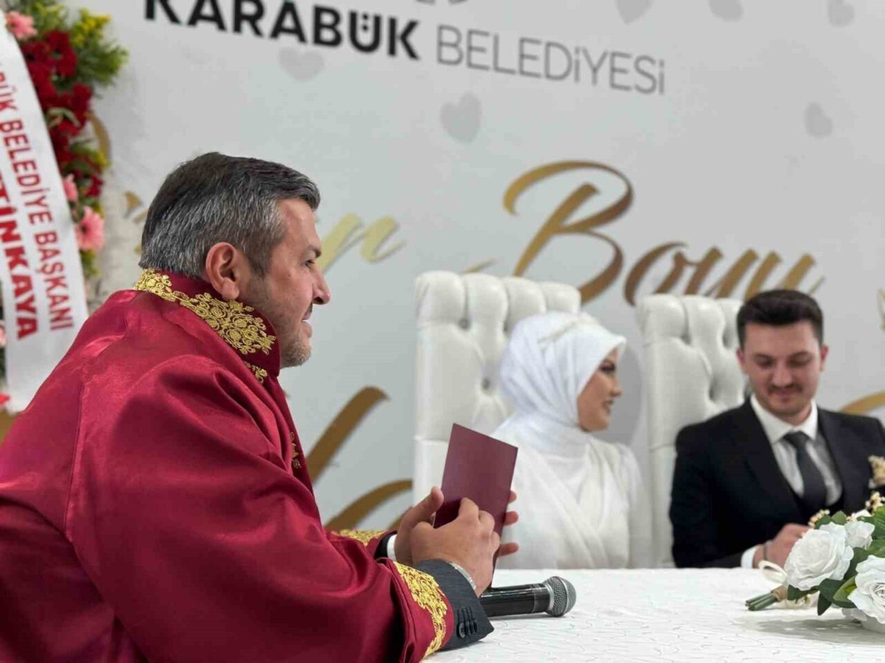 Karabük Belediyesi evliliğe adım atan gençlere desteğini sürdürüyor