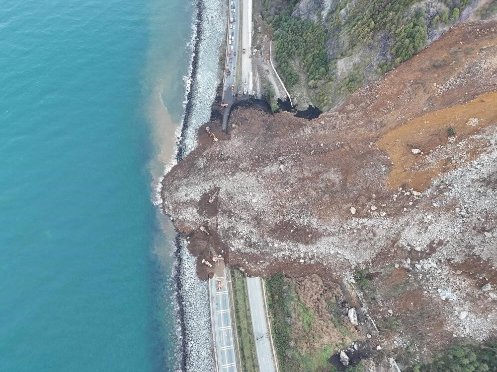 Karadeniz yollarında ‘şev’ alarmı