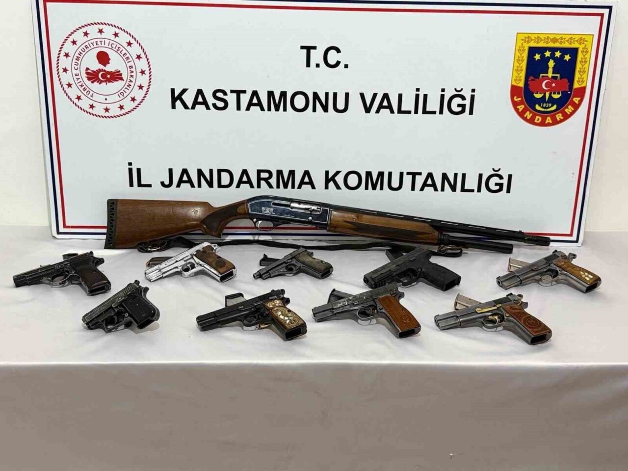 Kastamonu’da 10 adet silah ele geçirildi: 1 gözaltı