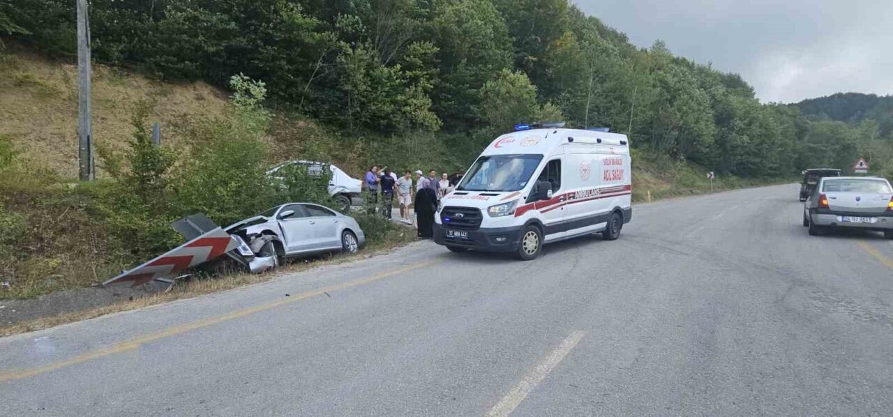 Kastamonu’da iki otomobil çarpıştı: 2 yaralı