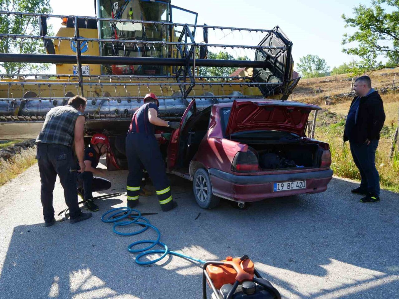 Kastamonu’da otomobil biçerdöverin altında kaldı: 1 ölü