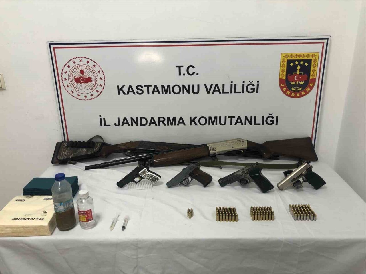 Kastamonu’da silah kaçakçılarına yönelik jandarmadan operasyon: 4 gözaltı