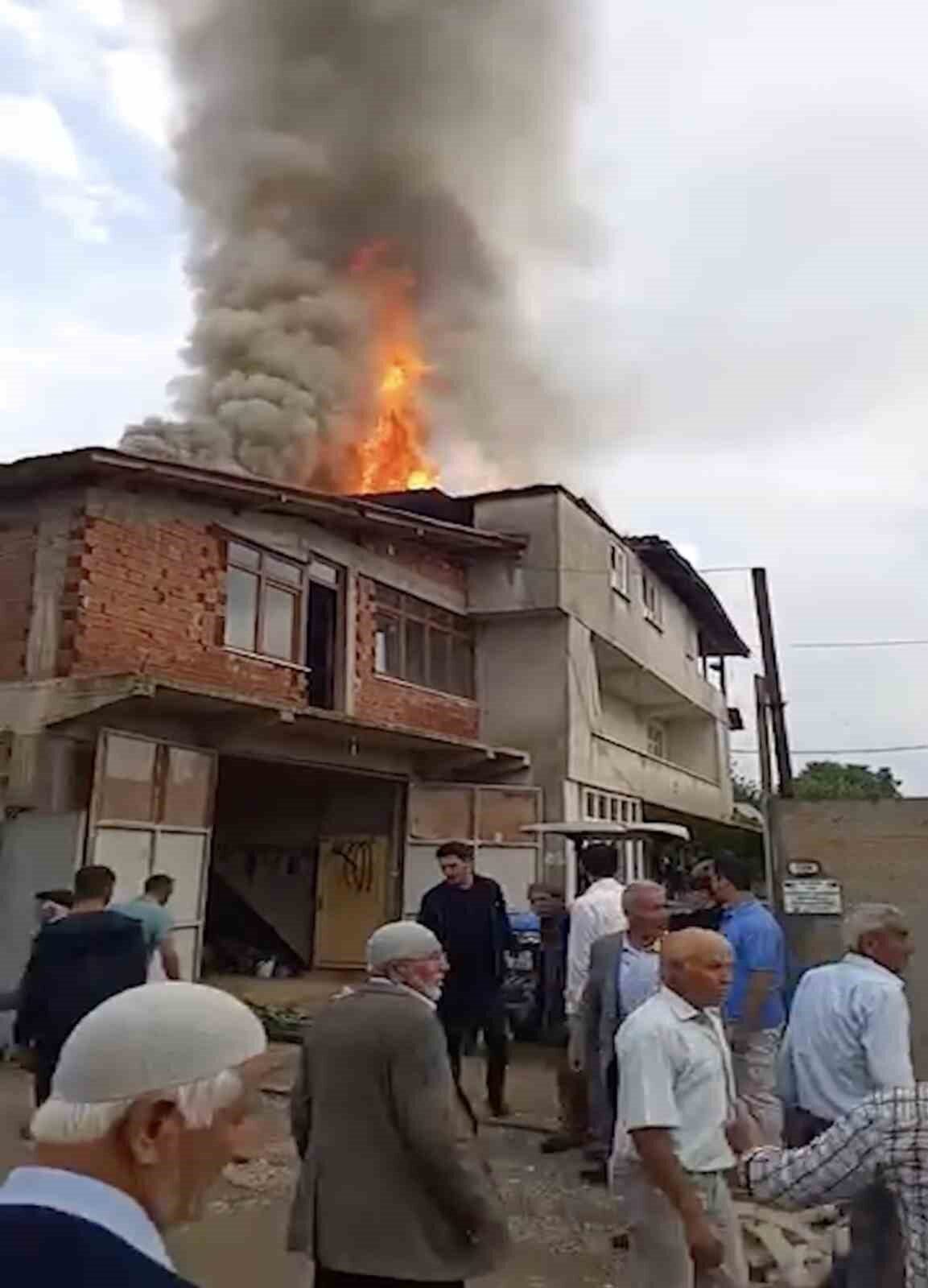 Kastamonu’da yıldırım düşen evde yangın çıktı