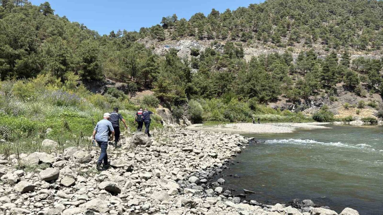 Kelkit Çayı’nda kaybolan genç kızın cansız bedenine kuzgunlar sayesinde ulaşıldı
