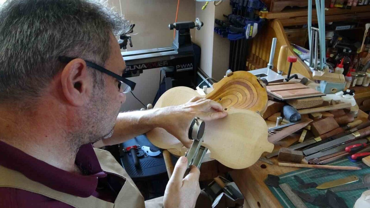Kemancılara kızıp hobi olarak üretimine başladı, şimdi yurt dışından siparişler alıyor