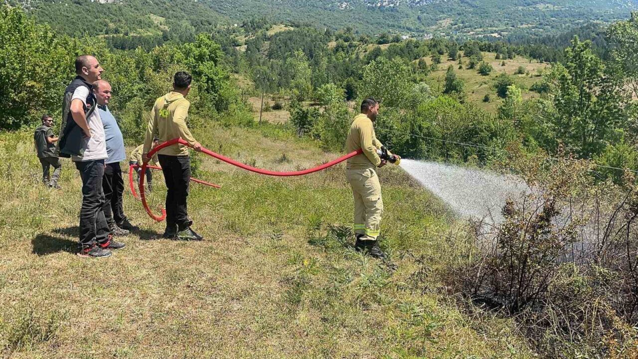 Kopan yüksek gerilim hattı teli yangına sebep oldu