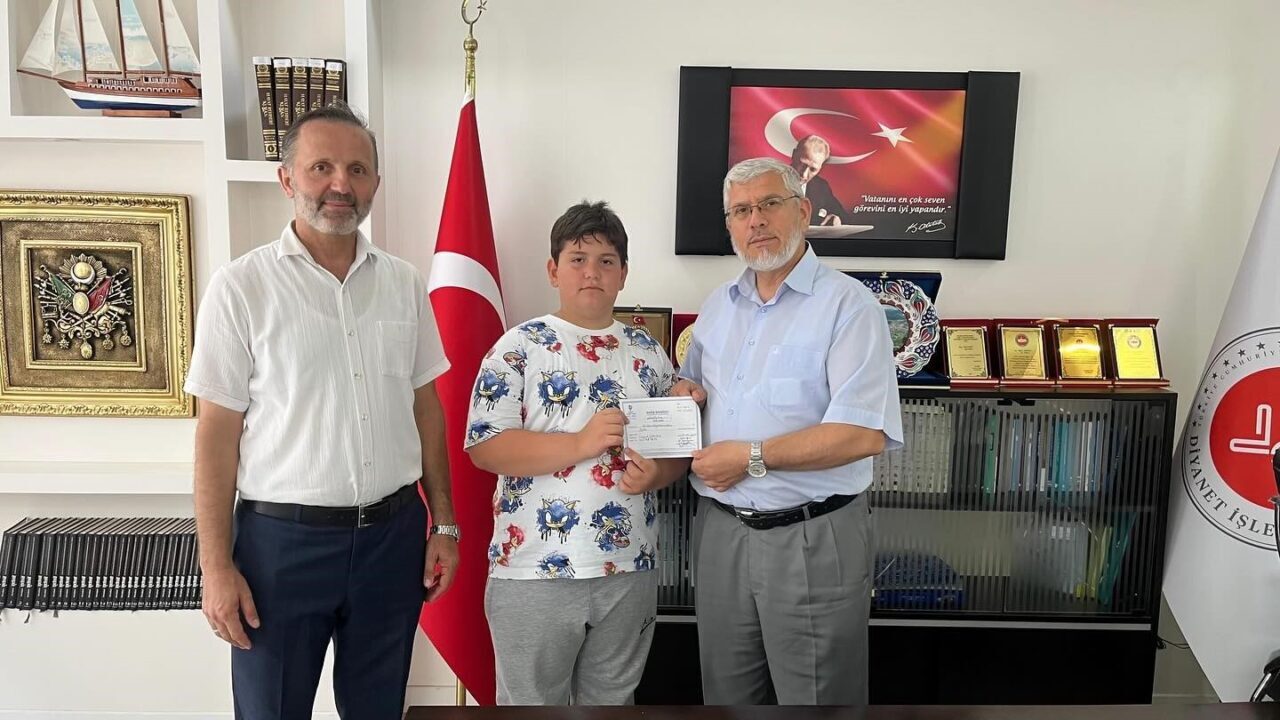 Kur’an kursu öğrencisi harçlığını Filistin’e bağışladı