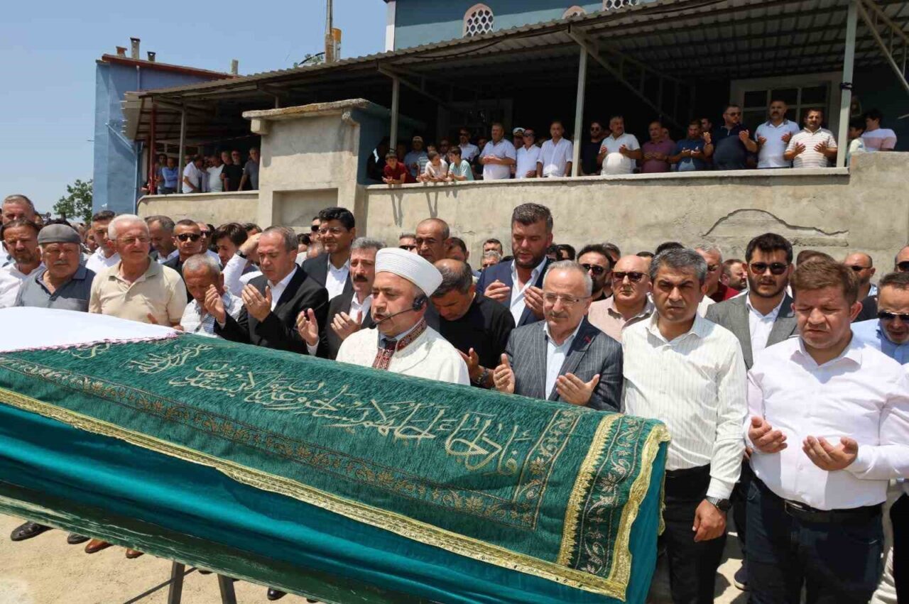 MHP İl Başkanı Burhan Mucur’un acı günü: Annesi dualarla son yolculuğuna uğurlandı