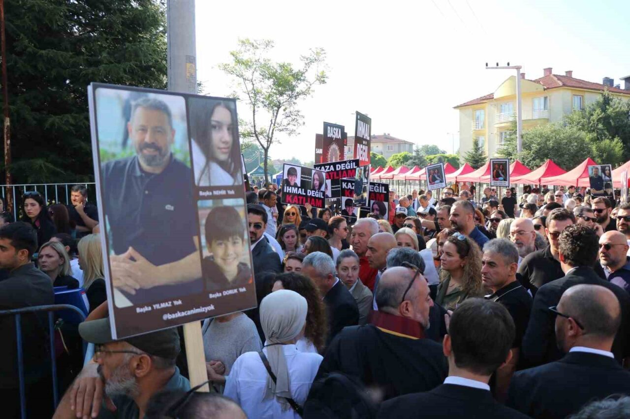 "Onlar arabalarını kurtarmaya giderken, bizim canlarımız içeride dumandan boğuluyordu"