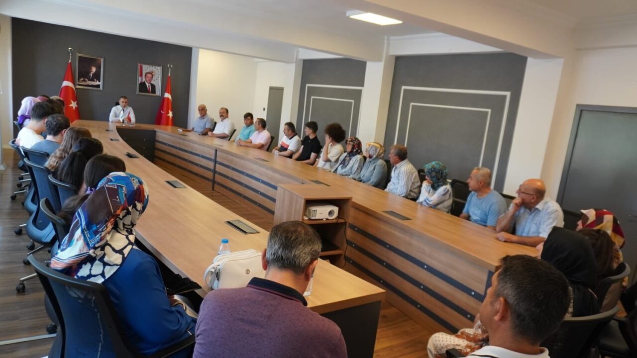 Osmancık’ta YKS’de ilk 30 bine giren öğrencilere ödül