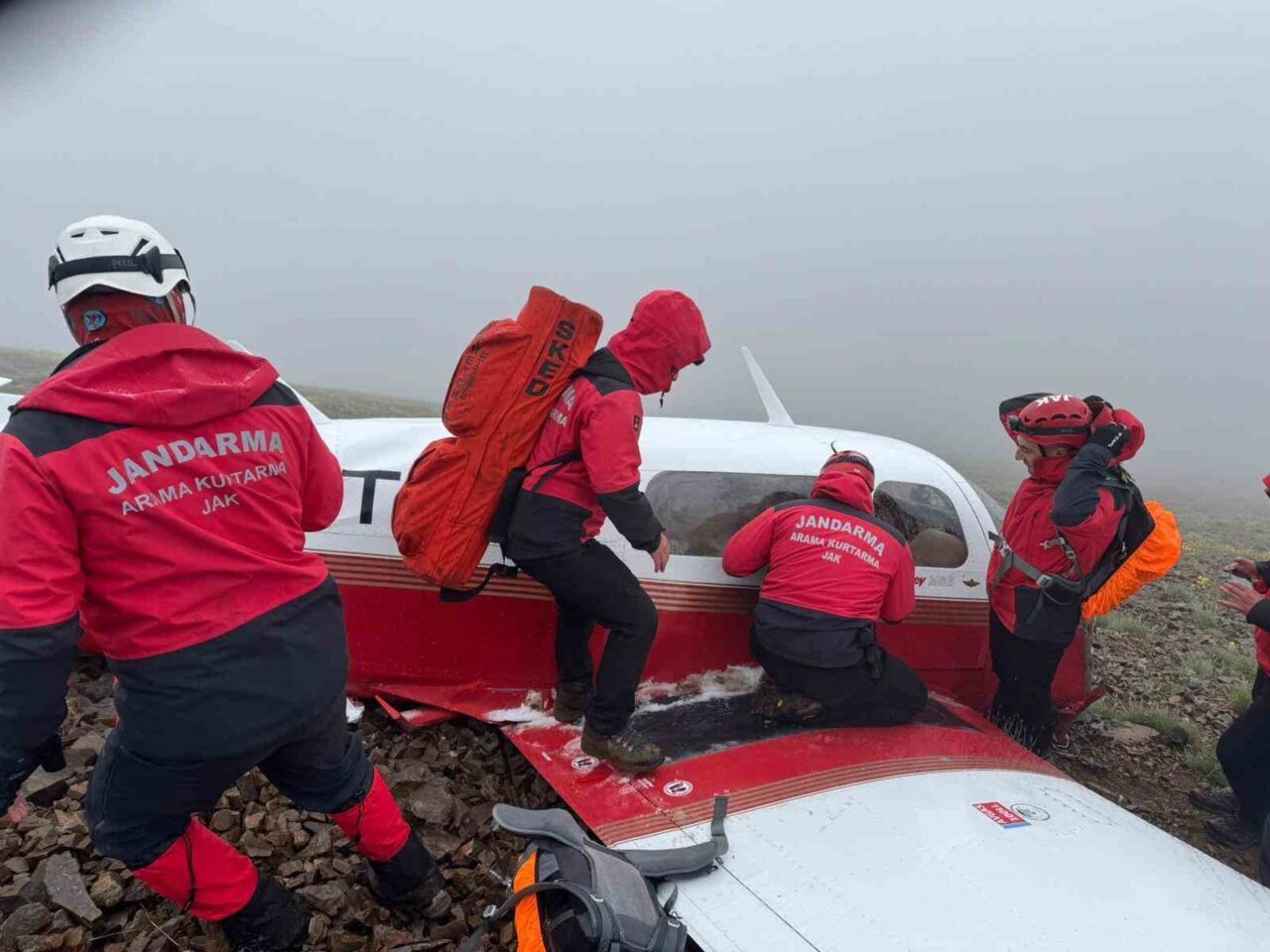 Sivrihisar’dan havalanıp Rize’ye giderken düşen jet uçağının enkazı Rize-Bayburt sınırında JAK timi tarafından bulundu