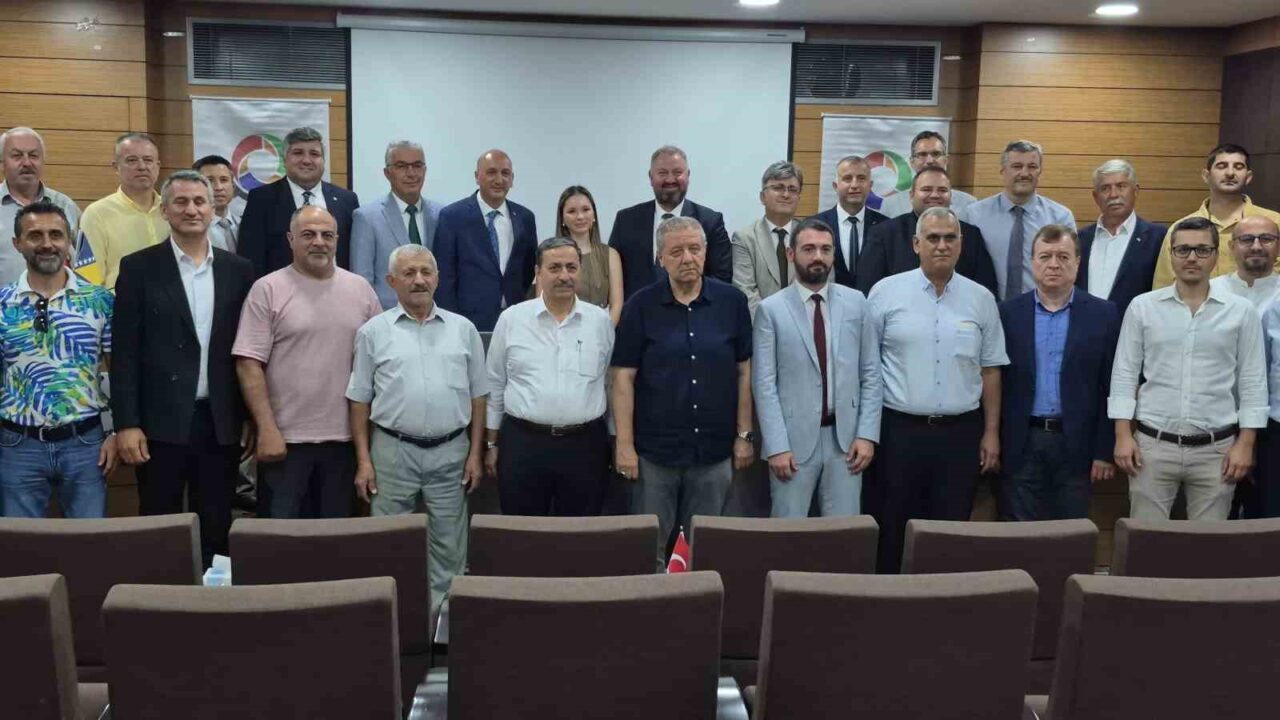 Srebrenitsa Soykırımı’nda hayatını kaybedenler Türkiye’de "Bosna Milli Marşı" ile anıldı