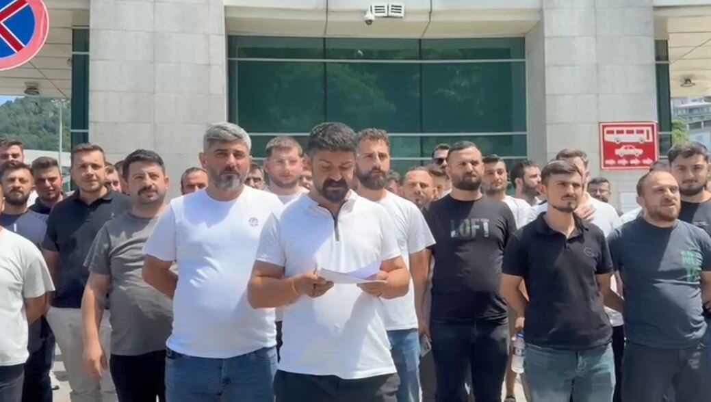 Tır sürücüleri Sarp Sınır Kapısı’nda Gürcistan’a tepki gösterdi