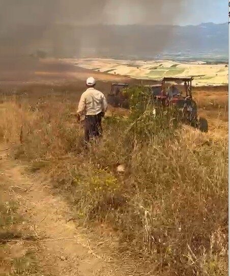 Tokat’ta ekili arazide çıkan yangına müdahale ediliyor