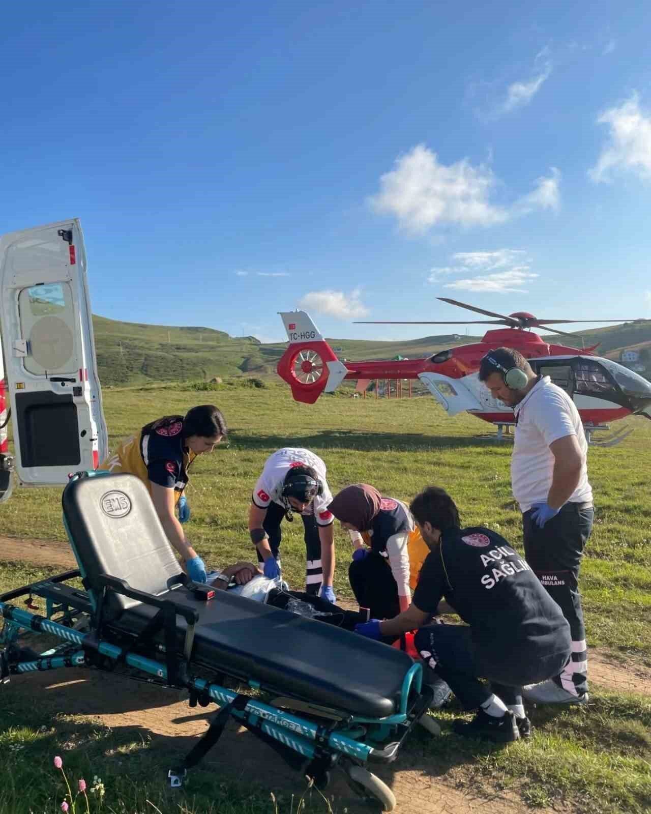 Trabzon’da yaylada düşerek yaralanan şahıs helikopter ambulansla hastaneye ulaştırıldı