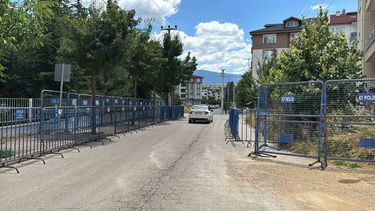 Yangın faciasına ilişkin davanın görüleceği mahkeme salonu çevresine araç girişi yasaklandı